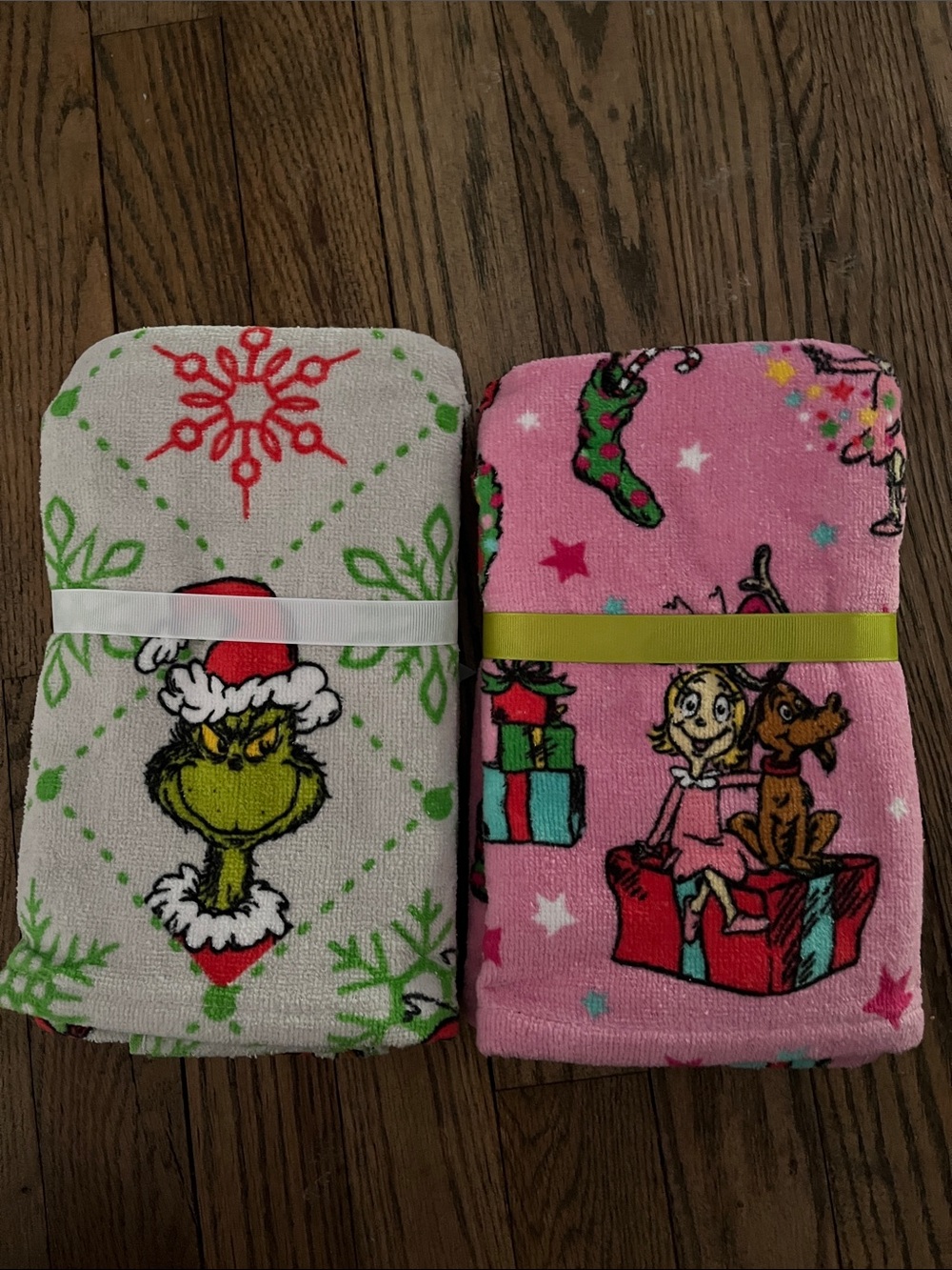 The Grinch Hand Towels Bundle NWT